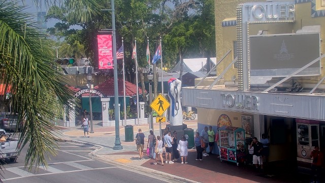 Live webcam view of Calle Ocho, La Pequeña Habana